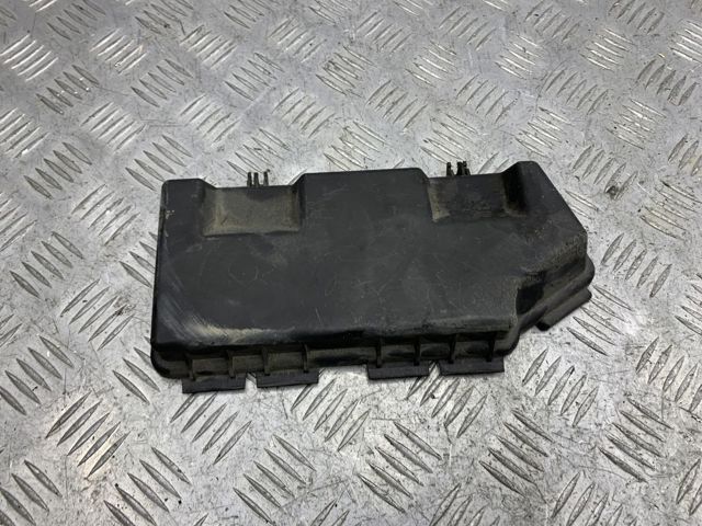 Кришка блоку запобіжників A1645400782 MERCEDES