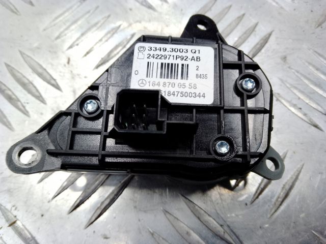 Блок кнопкових перемикачів рульового колеса A1648700558 MERCEDES