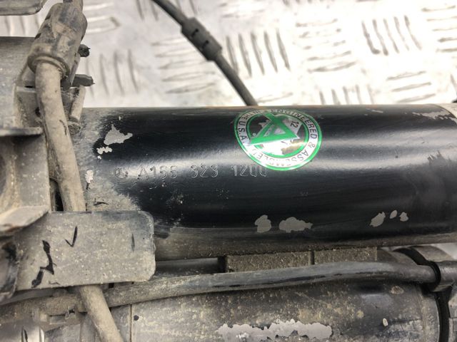 Стійка передня права A1663205666 MERCEDES
