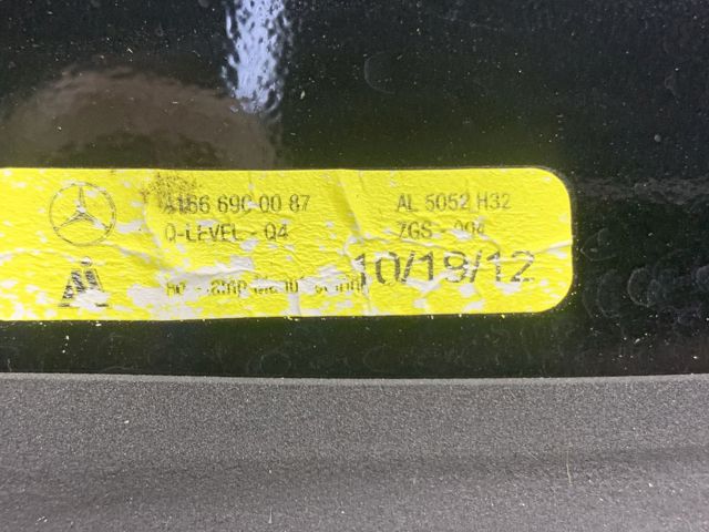 Накладка передніх дверей, правих, вертикальна A1666900087 MERCEDES