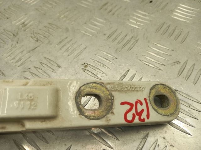 Петля багажника A1667400137 MERCEDES