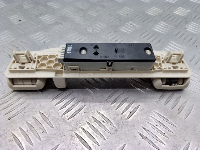 Поручні (тримачі) і гачок для одягу A1668100554 MERCEDES