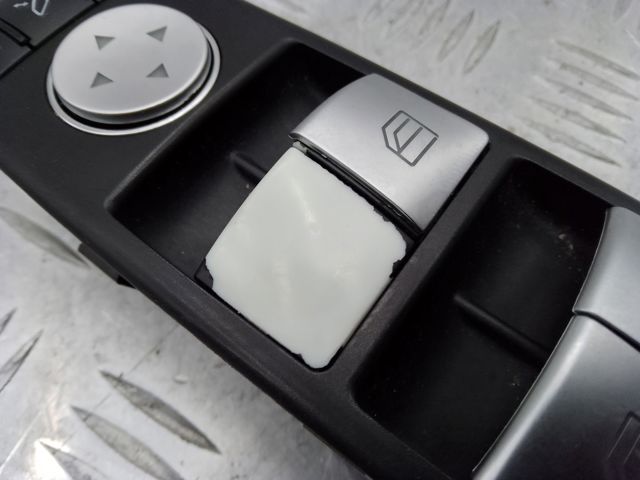 Кнопковий блок керування склопідіймачами передній лівий A1669054400 MERCEDES