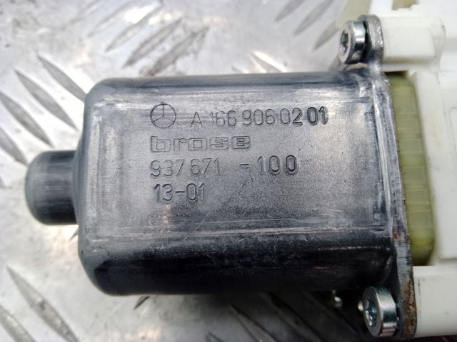 Мотор склопідйомника водійських дверей A1669060201 MERCEDES