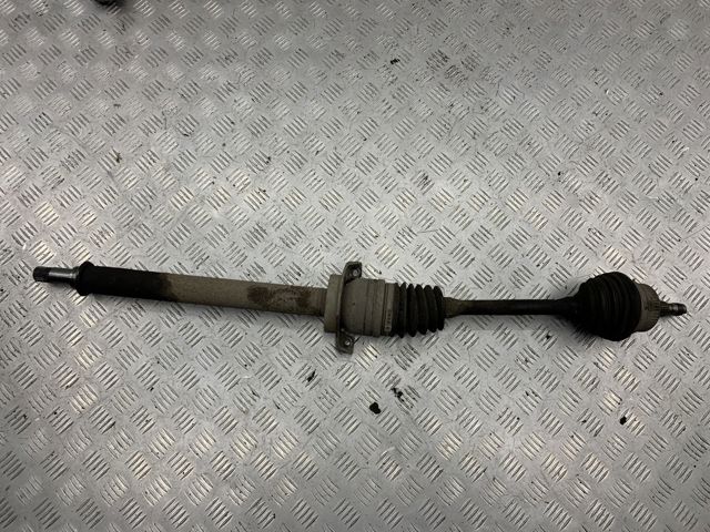 Привід правий A1683701872 MERCEDES