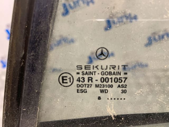 Скло вікна дверей водія нерухоме A1687250109 MERCEDES