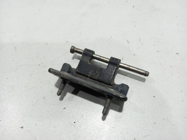 Петля задньої багажної, 3/5 -ої двері A1687400437 MERCEDES