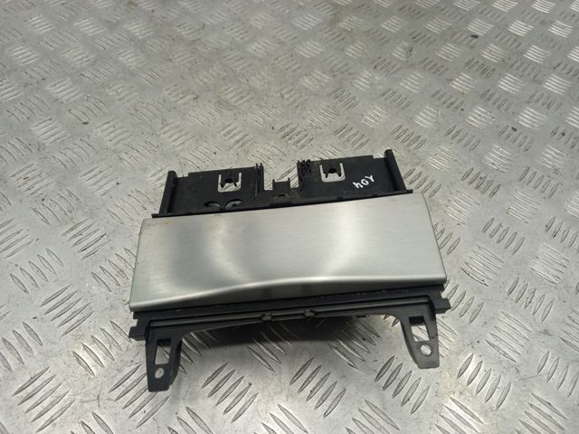 Попільничка центральної консолі A2046800179 MERCEDES