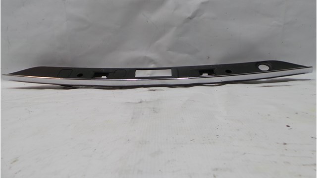 Накладка кришки багажника A2047400793 MERCEDES