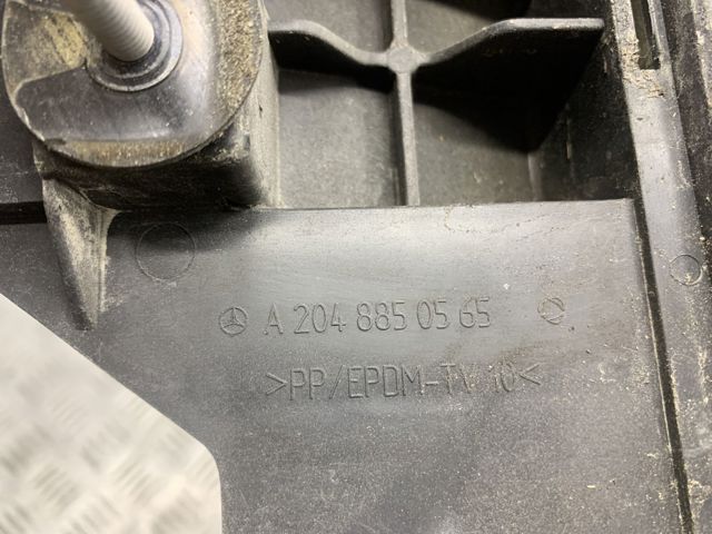 Кронштейн бампера заднього, центральний A2048850565 MERCEDES