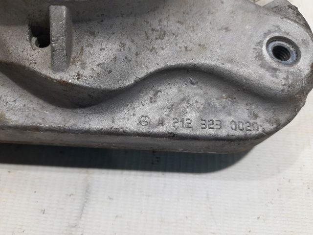 Кріплення переднього амортизатора A2123230020 MERCEDES