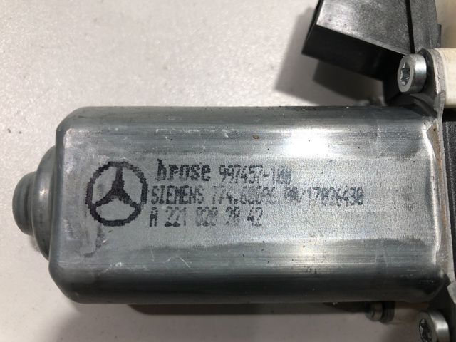 Мотор склопідйомника дверей передніх, правих A2218202842 MERCEDES