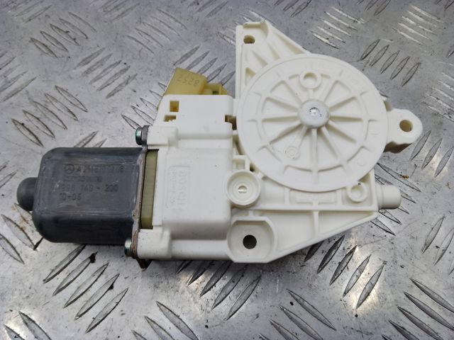 Мотор склопідйомника дверей задніх, правих A2518200208 MERCEDES