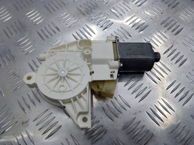 Мотор склопідйомника дверей передніх, правих A2518200842 MERCEDES