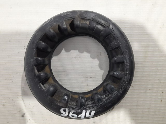 Проставка (гумове кільце) пружини задньої, верхня AV615599DD FORD