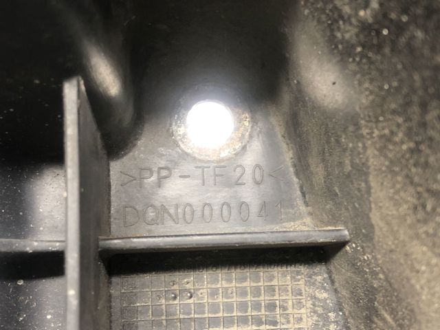Кронштейн бампера заднього, правий DQN000041 LAND ROVER
