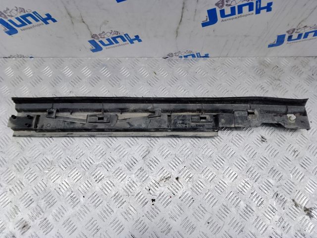 Накладка зовнішня (молдинг) порога, лівий KB7W51P50D MAZDA