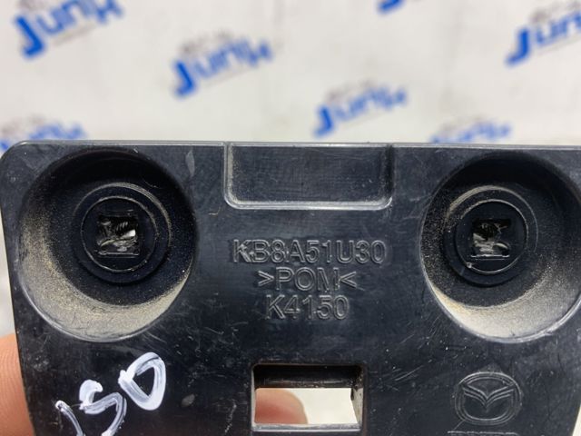 Кронштейн крила заднього KB8A51U30 MAZDA