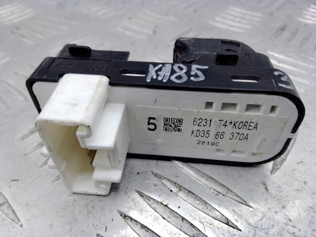 Кнопка підйомника переднього правого скла KD3566370A MAZDA