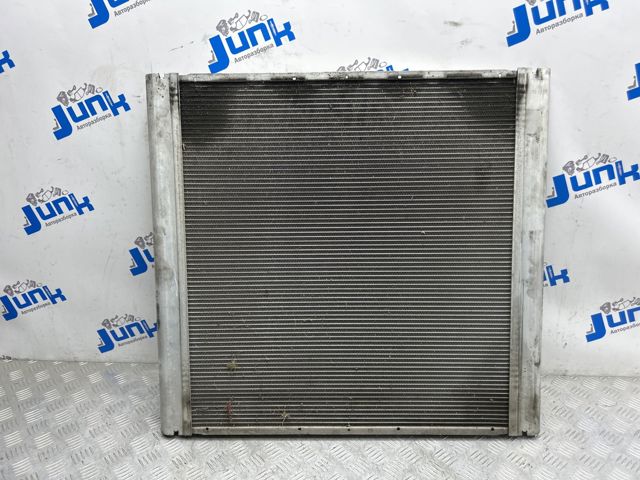 Радіатор системи охолодження двигуна LR010964 LAND ROVER