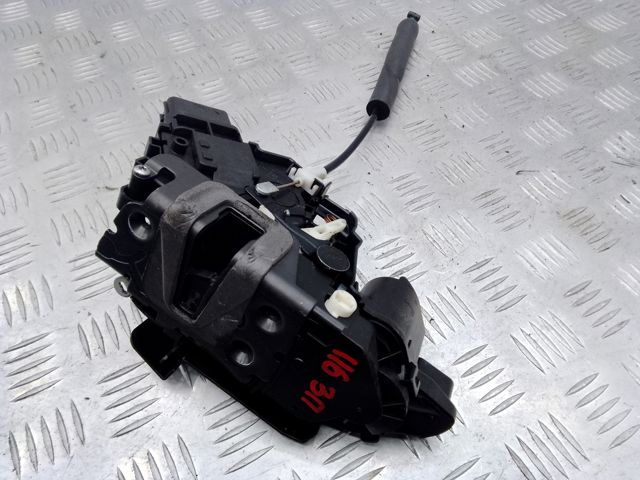 Замок задньої дверї, правої LR013891 LAND ROVER