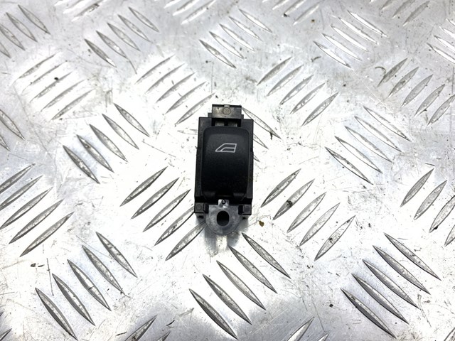 Кнопка підйомника задніх стекол LR013904 LAND ROVER