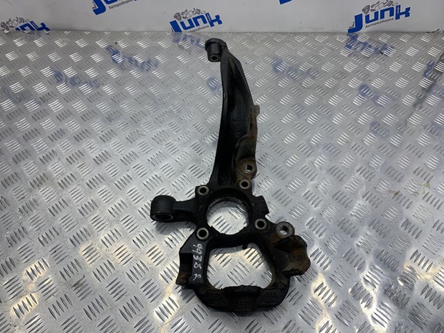 Цапфа поворотна права LR014140 LAND ROVER