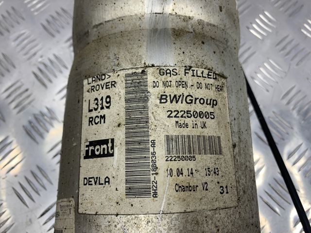 Стойка амортизатора передняя LR018398 LAND ROVER