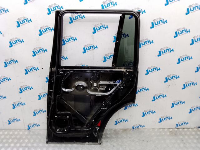Двері пасажирські задні праві LR018598 LAND ROVER