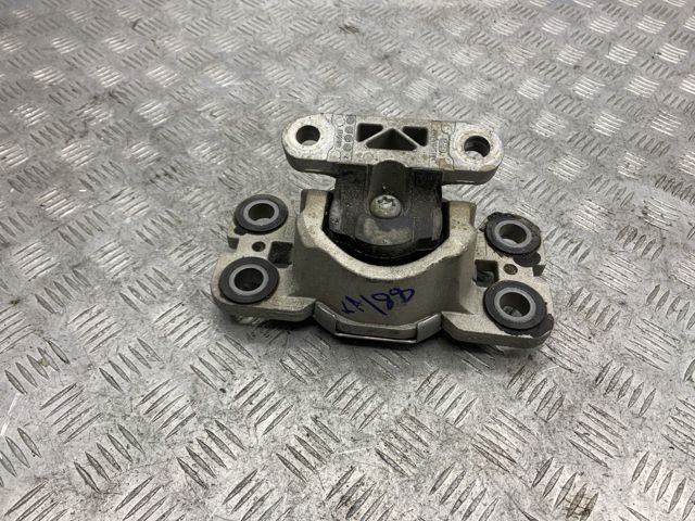 Опора коробки передач LR024738 LAND ROVER