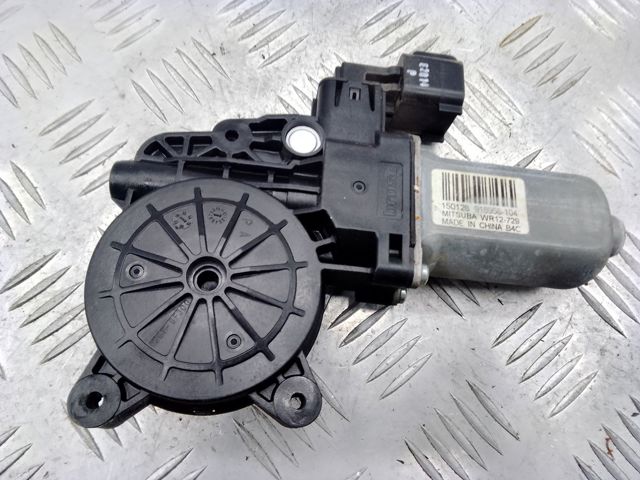 Мотор склопідйомника дверей передніх, лівих LR031661 LAND ROVER