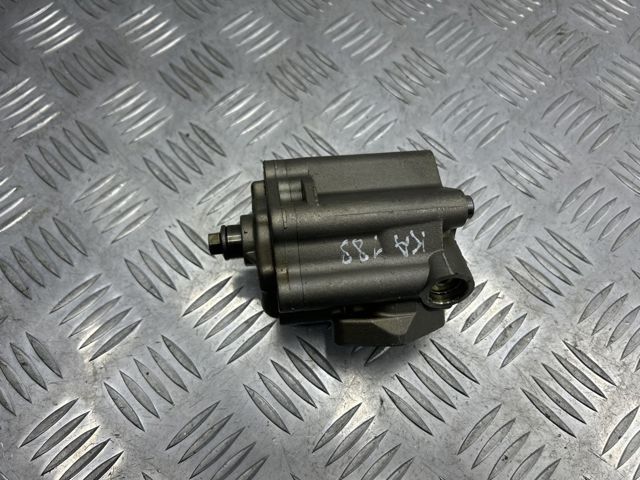 Насос маслозакачуючий LR032160 LAND ROVER