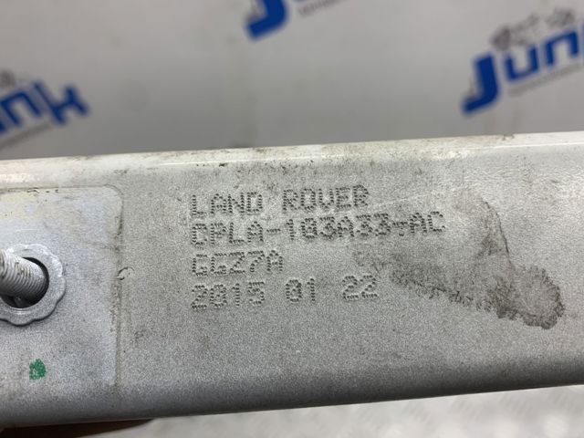 Кронштейн передньої панелі, лівий LR033057 LAND ROVER