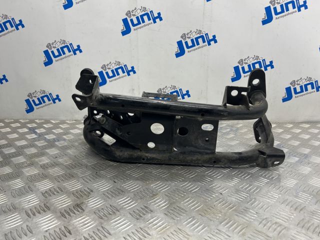 Кріплення трансмісії LR033177 LAND ROVER