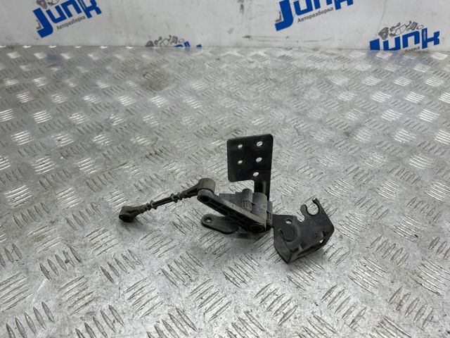 Датчик рівня положення кузова, задній LR033257 LAND ROVER