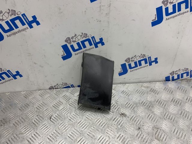 Молдинг переднього лівого крила LR035400 LAND ROVER