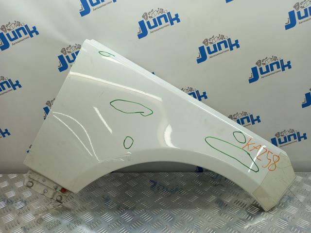Переднє праве крило LR036591 LAND ROVER