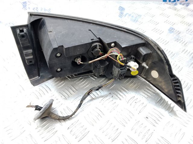 Ліхтар задній правий LR037710 LAND ROVER