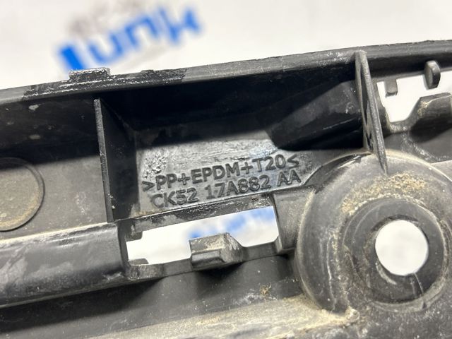 Напрямна переднього бампера, ліва LR037925 LAND ROVER