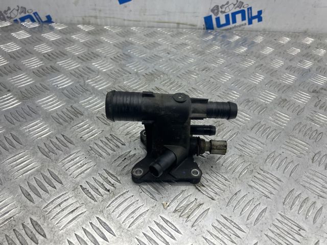 Фланець системи охолодження (трійник) LR038758 LAND ROVER