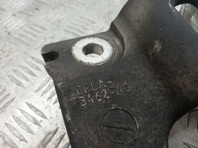 Вилка нижня амортизатора переднього, права LR038818 LAND ROVER