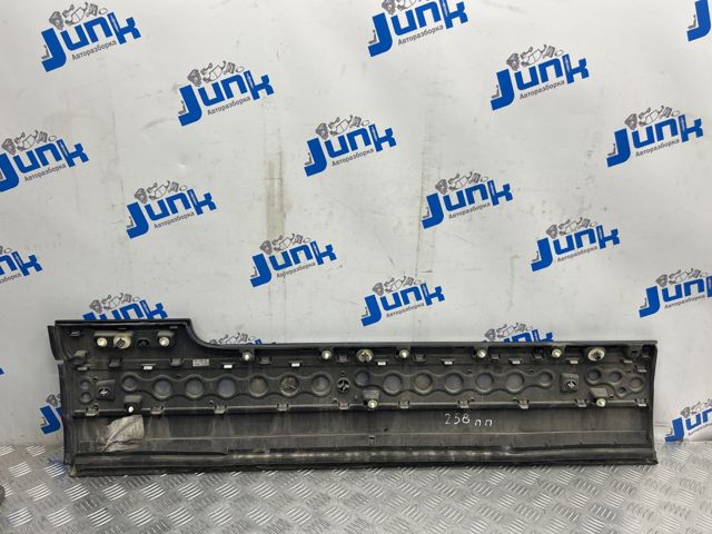 Молдинг передніх правих дверей, нижній LR038845 LAND ROVER