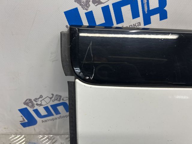 Молдинг передніх лівих дверей, нижній LR038846 LAND ROVER
