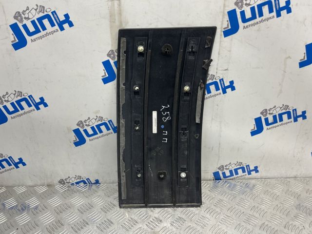 Молдинг передніх правих дверей LR038863 LAND ROVER