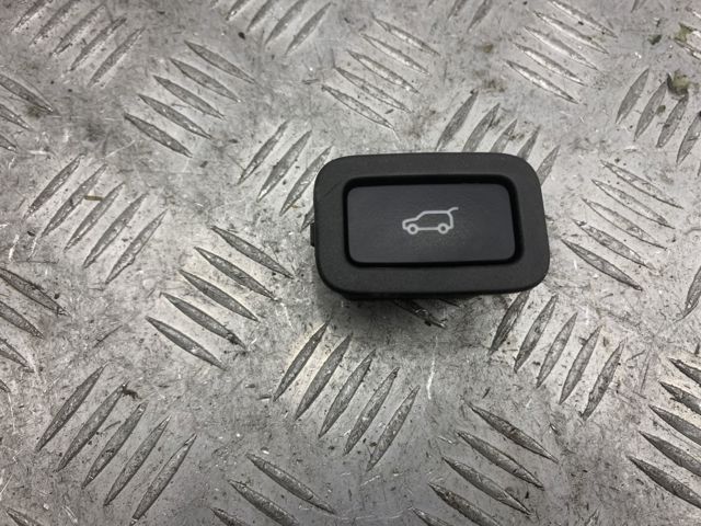 Кнопка приводу замка третіх/ п'ятих дверей LR040338 LAND ROVER