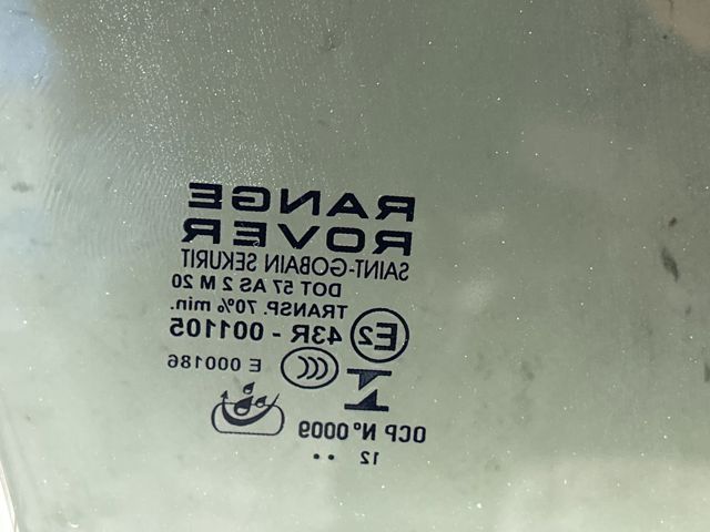 Скло передніх дверей, лівих LR044526 LAND ROVER