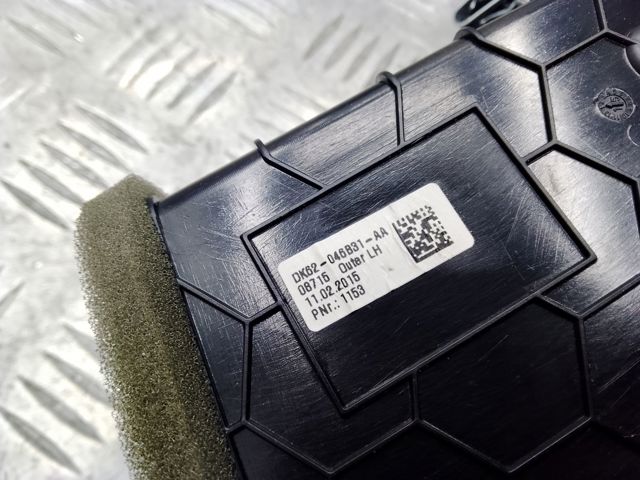 Решітка повітропровода ліва LR044686 LAND ROVER