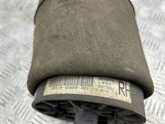 Пневморессора задня LR044853 LAND ROVER
