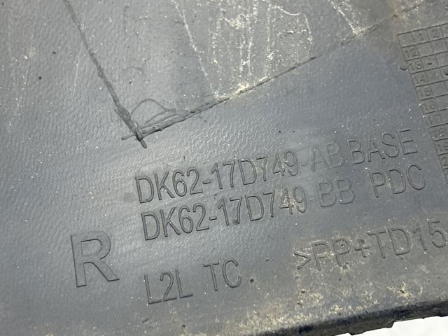 Накладка бампера переднього, права LR045052 LAND ROVER