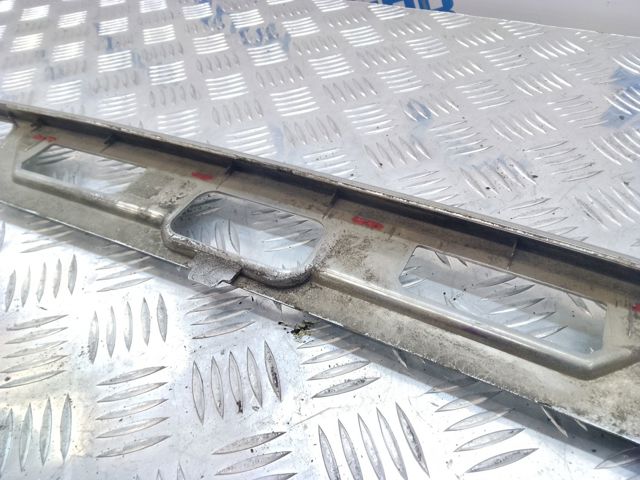 Молдинг кришки багажника LR045167 LAND ROVER